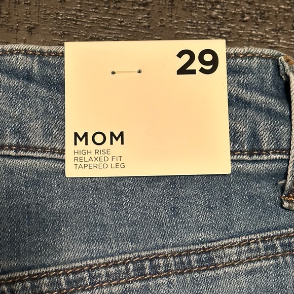 New with tags- Forever 21 High-rise Mom Jeans (size 29) - Picture 4 of 7